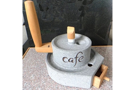 有珠山溶岩石製　石臼コーヒーミル（休日のコーヒー）　寄付金額18万4千円