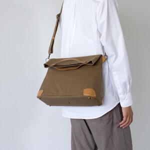 帆布と本革を使った2Wayカメラバッグ。ふるさと納税の人気返礼品