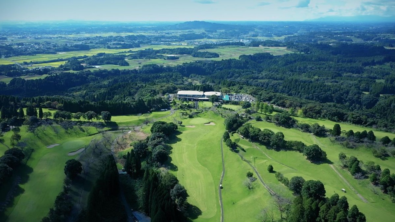 都城母智丘カントリークラブのコース風景